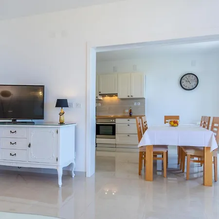 Pet Friendly In With House Sea View